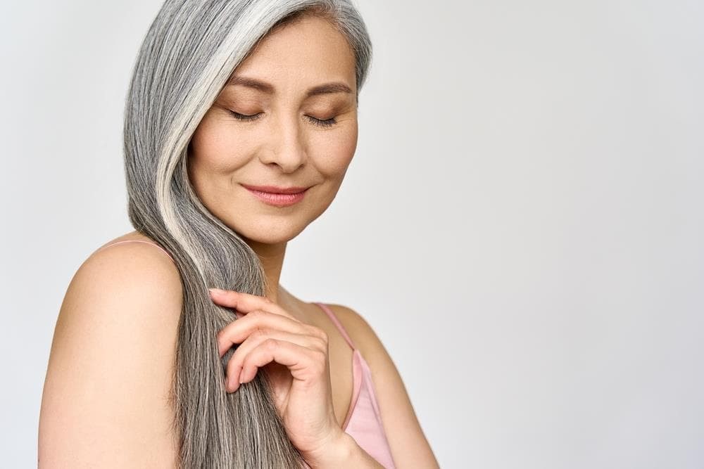 Luciendo canas: cómo cuidar y mantener un cabello gris saludable